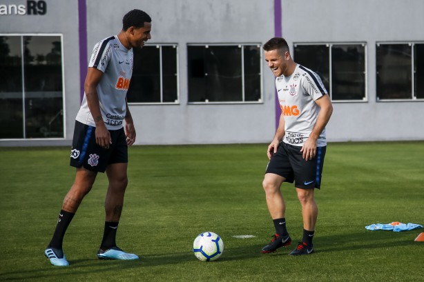 Gustavo e Ramiro no treino desta sexta-feira no CT Joaquim Grava