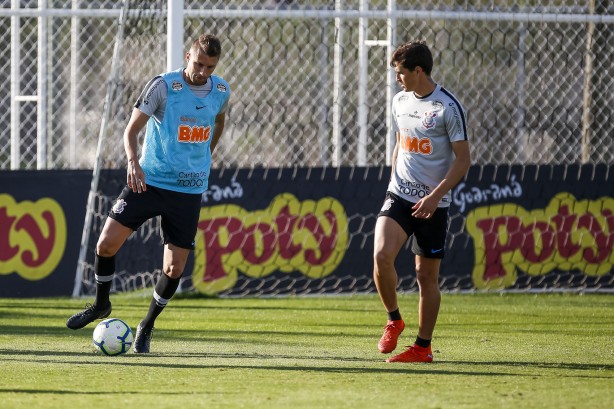 Henrique e Vital no treino desta sexta-feira no CT Joaquim Grava