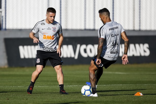 Ramiro no treino desta sexta-feira no CT Joaquim Grava