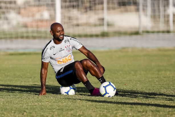 Vagner Love já treina em Fortaleza para duelo pelo Brasileirão, no domingo