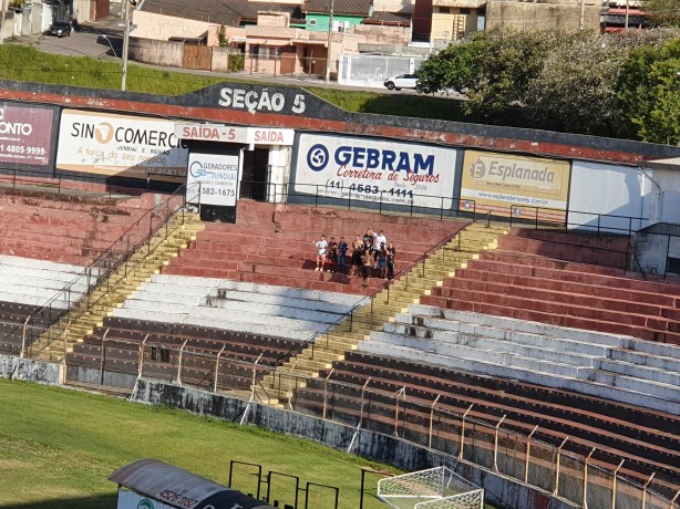 Dez torcedores do Corinthians apoiaram a equipe Sub-23 em Jundia
