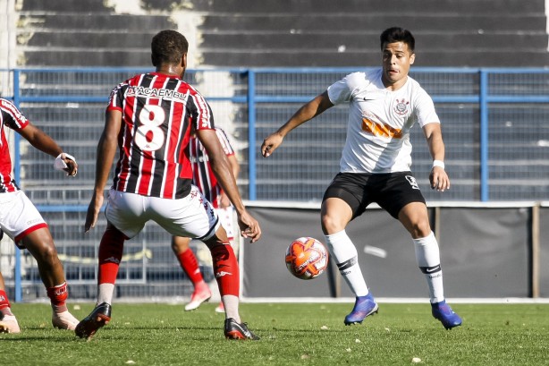 Sandoval no jogo contra o Botafogo, pelo Campeonato Paulista Sub-20