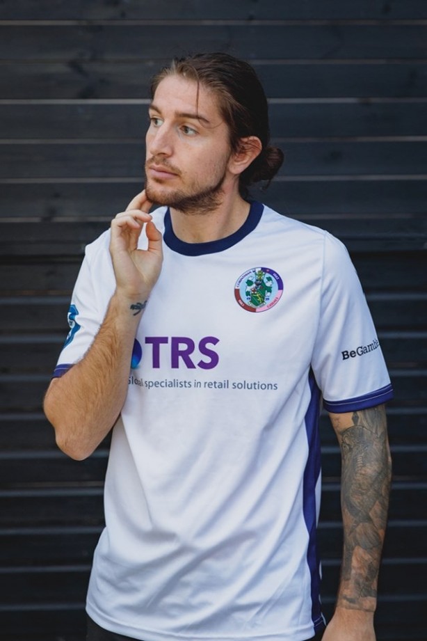 Segundo uniforme leva as cores do Corinthian FC antes da fusão com Casuals