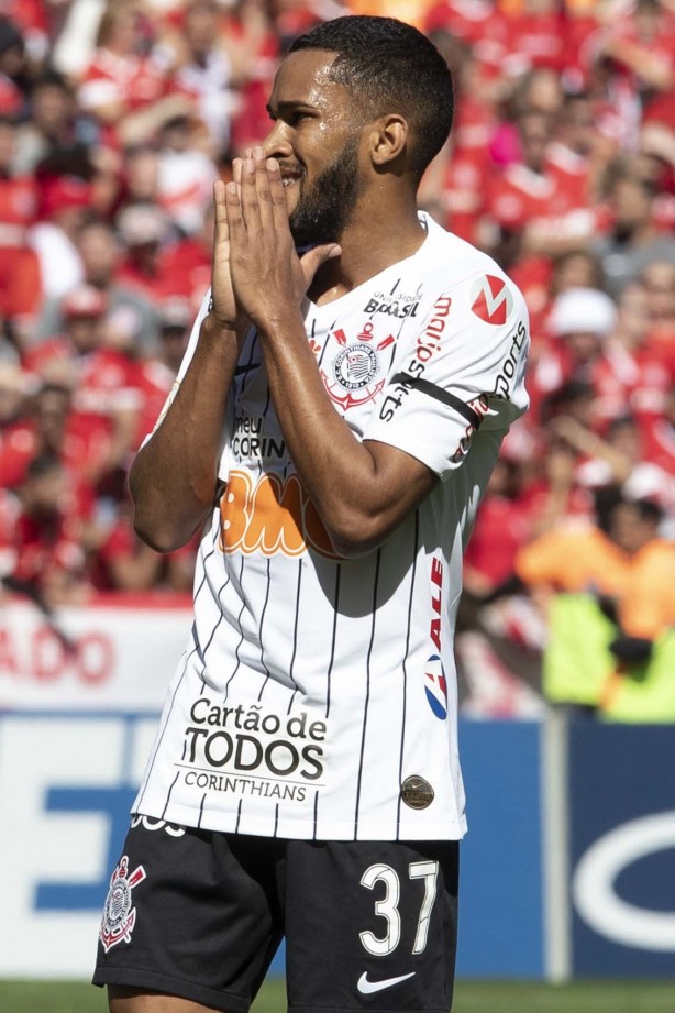 Everaldo no jogo contra o Internacional, pelo Brasileirão