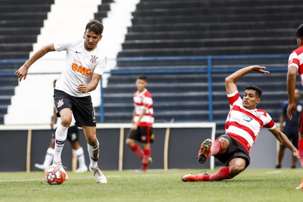 Garoto João Celeri no duelo contra o Linense, pelo Campeonato Paulista Sub-20