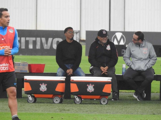 Rosinei assistiu ao treino do Corinthians na manh desta quinta-feira