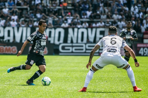 Jadson volta a ser titular do Corinthians após longo período