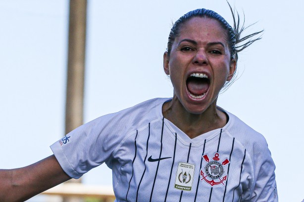 Erika feliz com seu gol contra o Flamengo, pelo Brasileirão Feminino