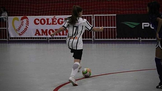 Flávia representa o Corinthians em jogos pelo futsal