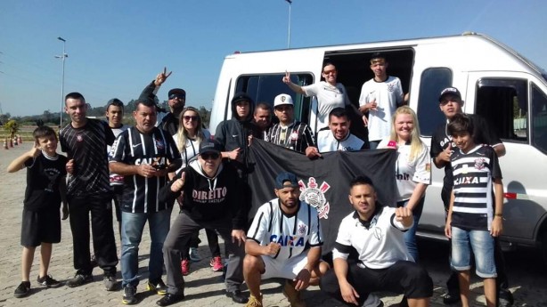 Alvinegros do Vale vai aos jogos do Corinthians de vans e ônibus