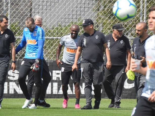 Depois de dar susto, Love tranquilizou a comissão com sorrisos