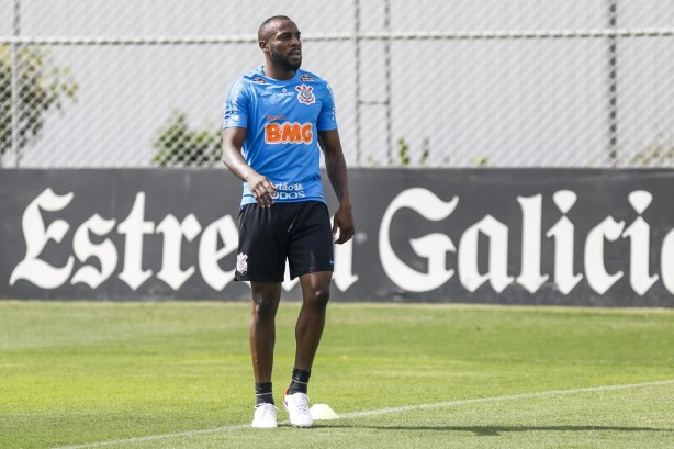 Manoel no treino desta quinta no CT Joaquim Grava; Timão se prepara para enfrentar o Fluminense