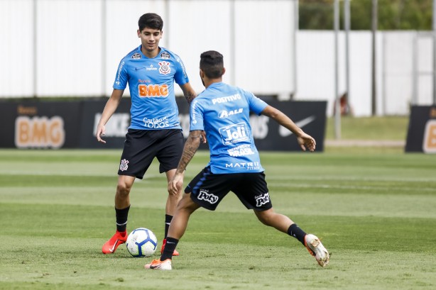 Araos e Clayson no último treino antes do jogo contra o Fluminense, pelo Brasileirão