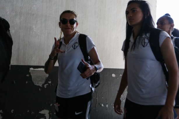 Cacau chega à Fazendinha para semifinal contra o Flamengo