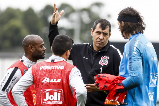 Carille, Love e Cássio no treinamento desta sexta-feira no CT Joaquim Grava
