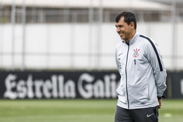 Carille no último treino antes do jogo contra o Fluminense, pelo Brasileirão