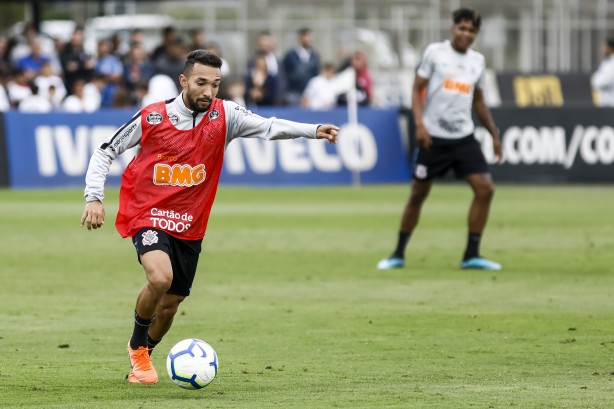 Clayson no treino desta sexta-feira no CT Joaquim Grava