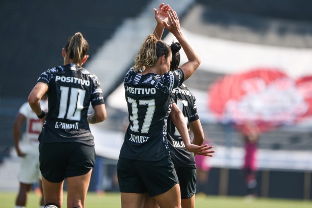 Corinthians venceu o Flamengo e está na final do Brasileirão Feminino