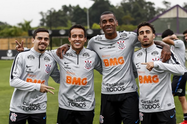 Fagner, Jadson, Marllon e Gabriel no treinamento desta sexta-feira no CT Joaquim Grava