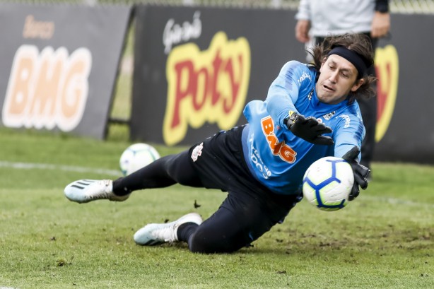 Goleiro Cássio no treinamento desta sexta-feira no CT Joaquim Grava