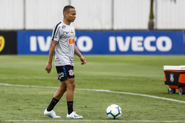 Janderson no treinamento desta sexta-feira no CT Joaquim Grava