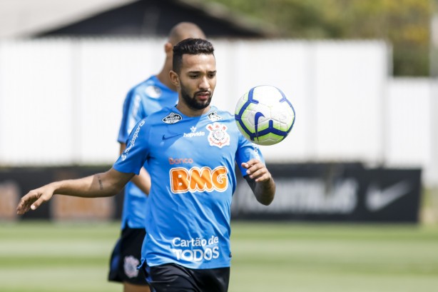 Meia-atacante Clayson no último treino antes do jogo contra o Fluminense, pelo Brasileirão