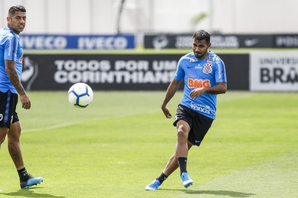 Meia Sornoza no último treino antes do jogo contra o Fluminense, pelo Brasileirão