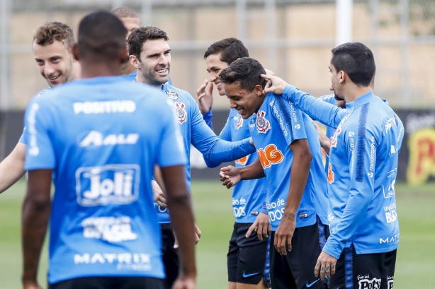 Pedrinho, Boselli e companheiros no último treino antes do jogo contra o Fluminense, pelo Brasileiro
