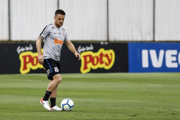 Ramiro no treinamento desta sexta-feira no CT Joaquim Grava
