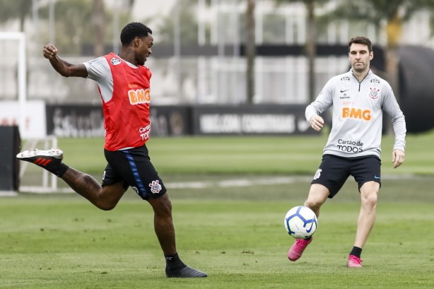 Renê Júnior e Boselli no treinamento desta sexta-feira no CT Joaquim Grava