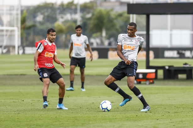 Sornoza e Marllon no treino desta sexta-feira no CT Joaquim Grava