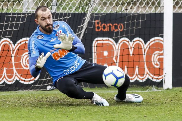 Walter no treinamento desta sexta-feira no CT Joaquim Grava