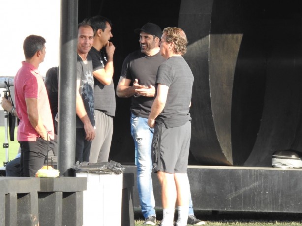Paulo Baier, Finazzi e Fbio Carille durante uma conversa descontrada antes do treino comear