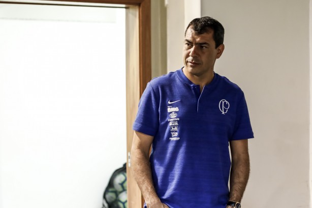 Fábio Carille no vestiário do Mané Garrincha antes do jogo contra o Fluminense