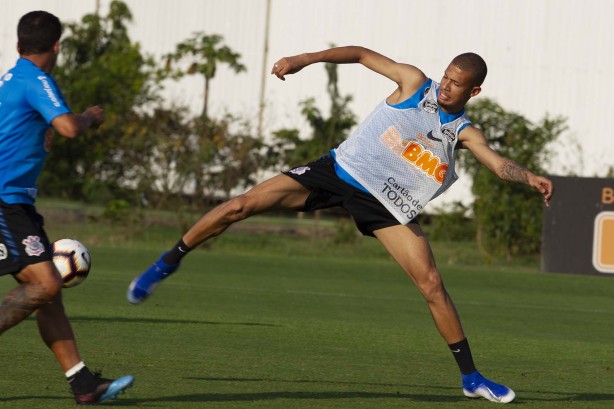 João Victor volta aos treinos nesta segunda-feira para enfrentar o Del Valle