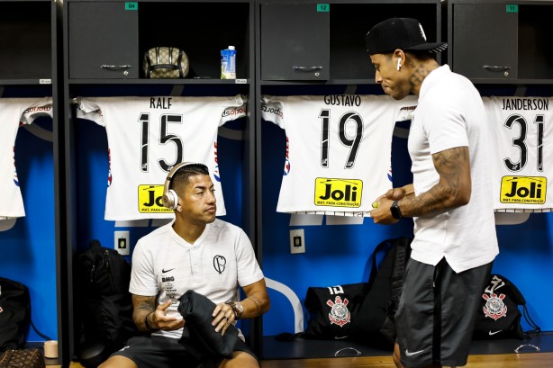 Ralf e Gustavo no vestiário do Mané Garrincha antes do jogo contra o Fluminense