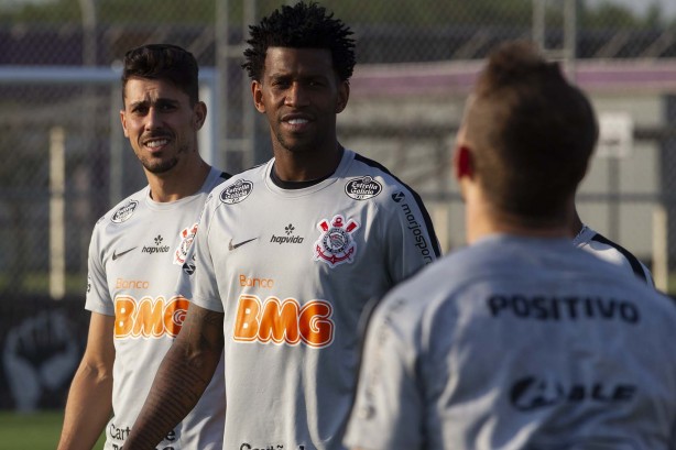 Avelar e Gil durante último treino antes da decisão pela Sul-Americana