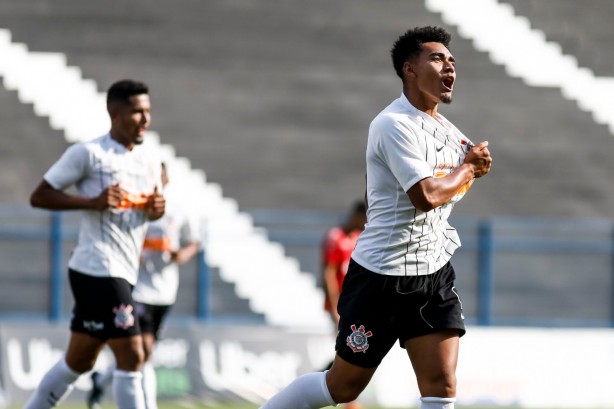 Du marcou o gol do empate corinthiano