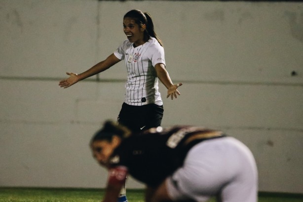 Millene balanou as redes aps bela arrancada pela esquerda