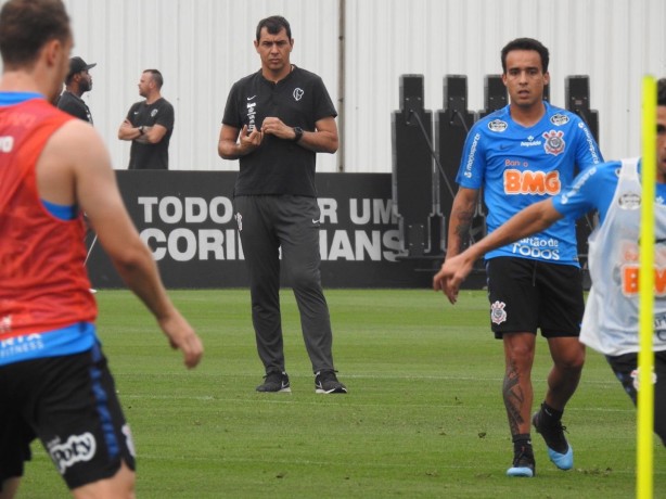 Carille comandou um coletivo em campo reduzido