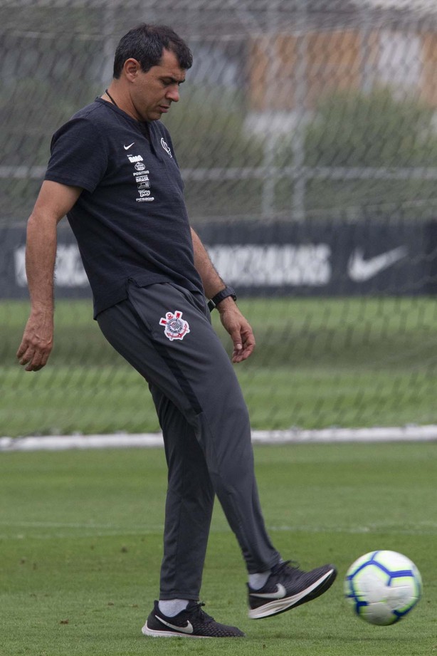 Carille durante treino desta quinta-feira no CT Joaquim Grava