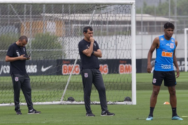Carille e Jesus durante treino desta quinta-feira no CT Joaquim Grava