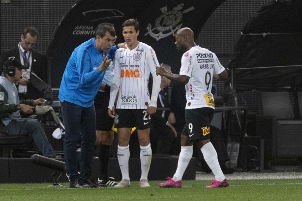 Carille, Vital e Love no duelo contra o Del Valle, na Arena Corinthians, pela Copa Sul-Americana