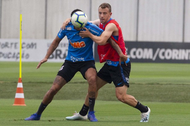 Carlos Augusto durante treino desta quinta-feira no CT Joaquim Grava