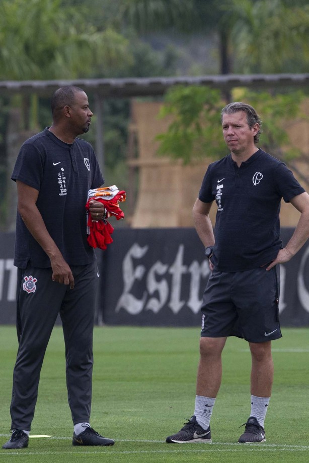 Fabinho e Anselmo durante treino desta quinta-feira no CT Joaquim Grava