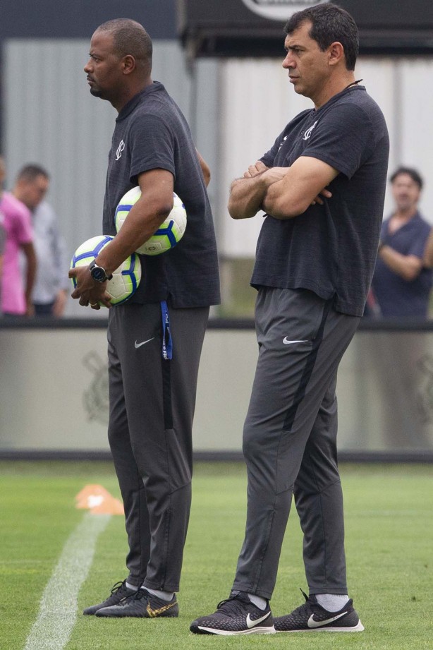 Fabinho e Carille durante treino desta quinta-feira no CT Joaquim Grava