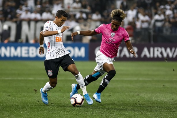 Garoto Pedrinho durante jogo contra o Independiente del Valle, na Arena Corinthians