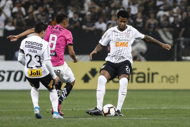 Gil durante jogo contra o Independiente del Valle, na Arena Corinthians, pela Sul-Americana