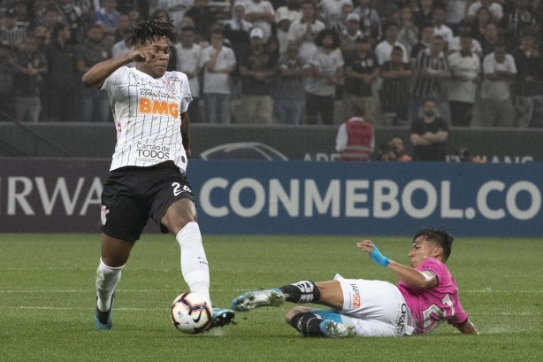 Gil no duelo contra o Del Valle, na Arena Corinthians, pela Copa Sul-Americana
