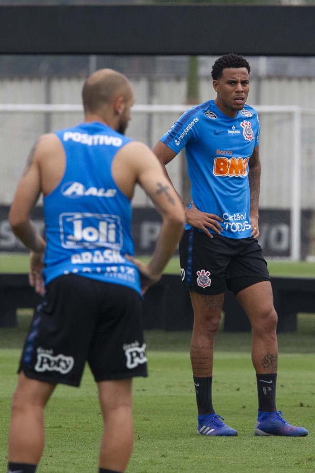 Gustavo durante treino desta quinta-feira no CT Joaquim Grava